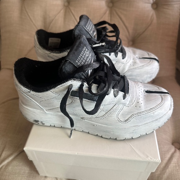 MARGIELA/ REEBOK CLASSIC TABI - Picture 3 of 9